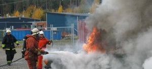 Brandmanstest lockade tjejer