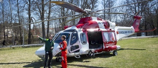 Helikoptrar tvingas landa på gräsplätt – men inga planer finns för helikopterplatta vid Nyköpings lasarett