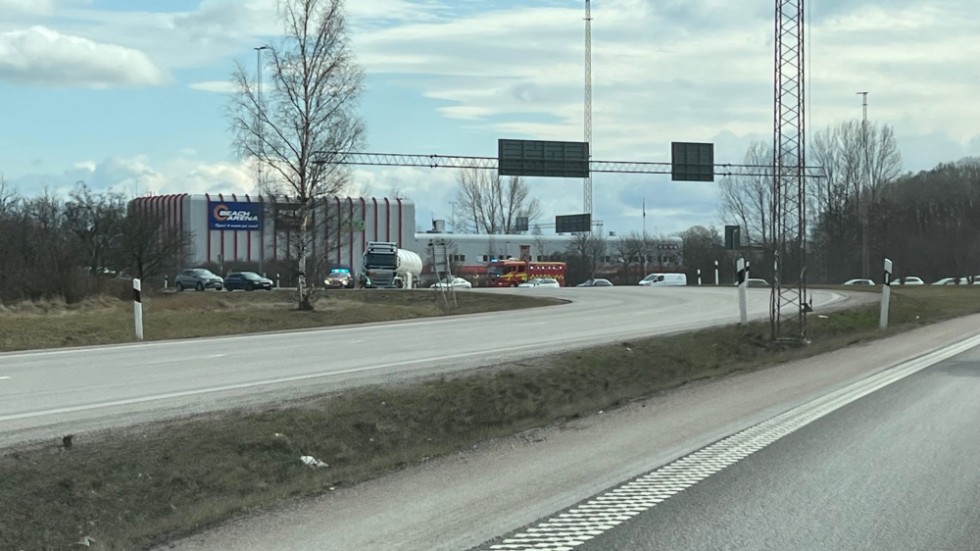 Det bildades snabbt köer i Mörtlösarondellen efter olyckan.