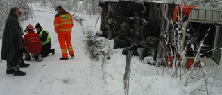 Tankbil välte utanför Kisa