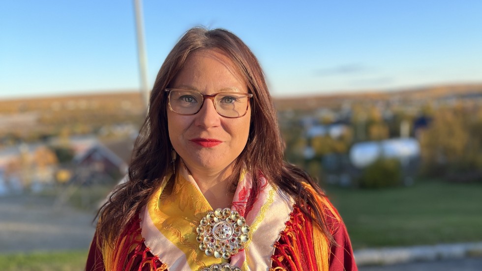 Elin Marakatt är författare och filmare.