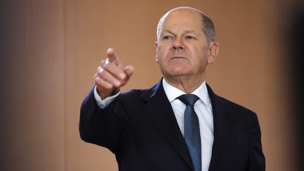 Olaf Scholz kan komma att plocka upp telefonluren och ringa Putin framöver. Arkivbild.