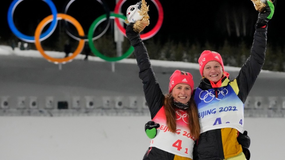 Katharina Hennig, till vänster, och Victoria Carl vann OS-guld i Peking i vintras. Arkivbild.