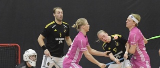 Superligalaget AIK spelar innebandymatch i Strängnäs