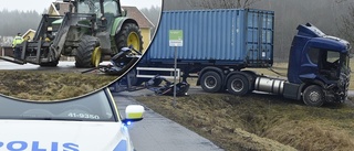 Scanias "hemliga" testfordon i krock på 53:an – dörr slets loss