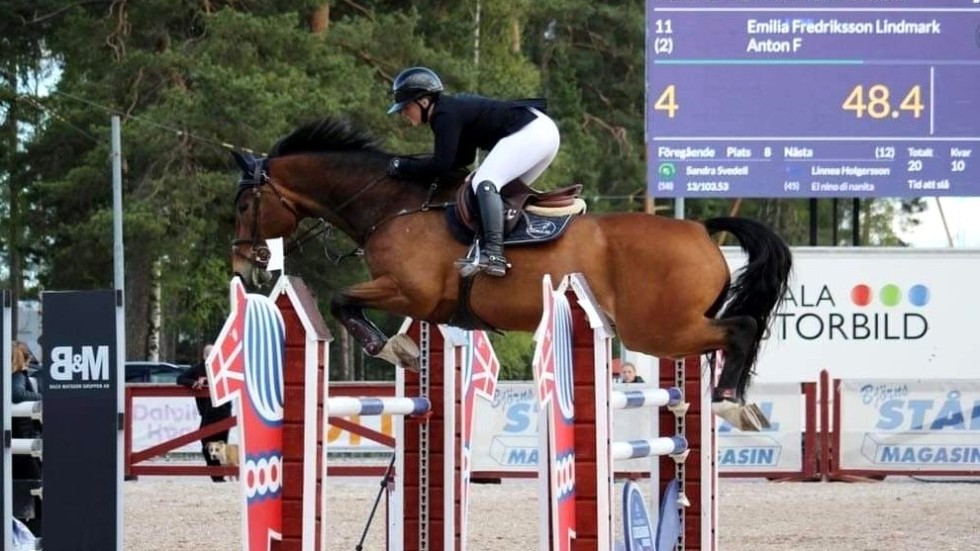 Emilia Fredriksson Lindmark tycker att SM-finalen i Falsterbo gav henne hästen Anton F rolig och nyttig erfarenhet. (Arkivbild)