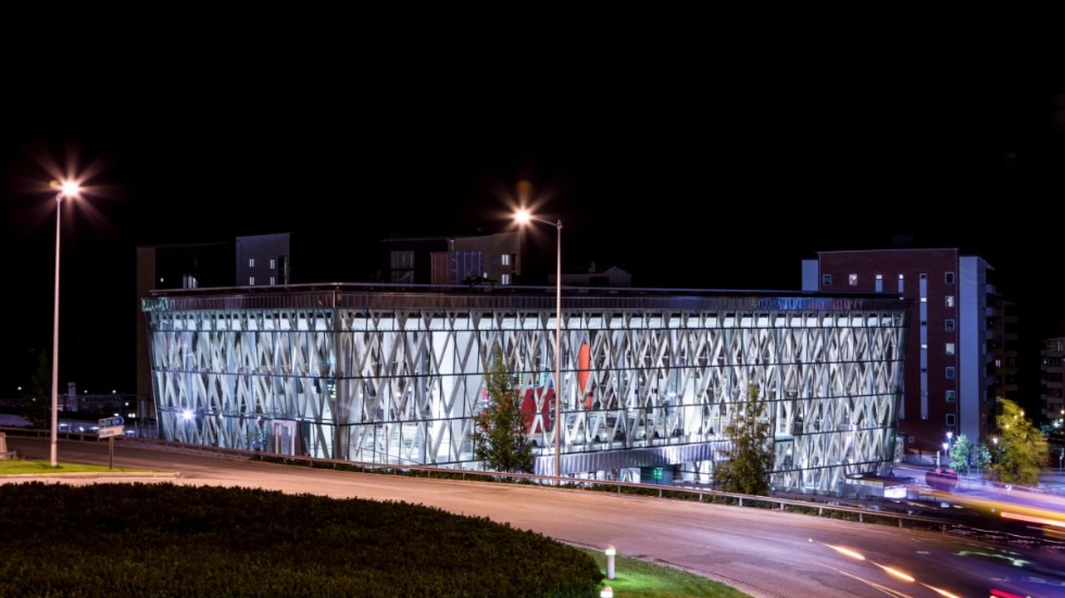 Insändarskribenten gillar inte den moderna stilen på Umeå östra centralstation, utan vill hellre se ett resecentrum i äldre stil.