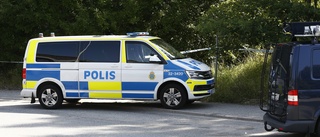 Hittades död vid affärsområde – misstänkt mord