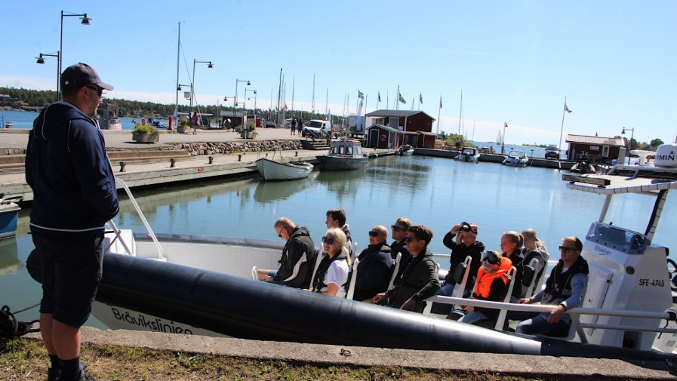 Efter miljonsmällen med satsningen på passagerarbåt mellan Norrköping och Kolmården gör Björn Hammarskjöld ett nytt försök. Sedan i juli i år arrangerar han skärgårdssafari med start från Arkösund.