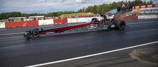 Dragracing på klassiska banan lockade storpublik i solskenet