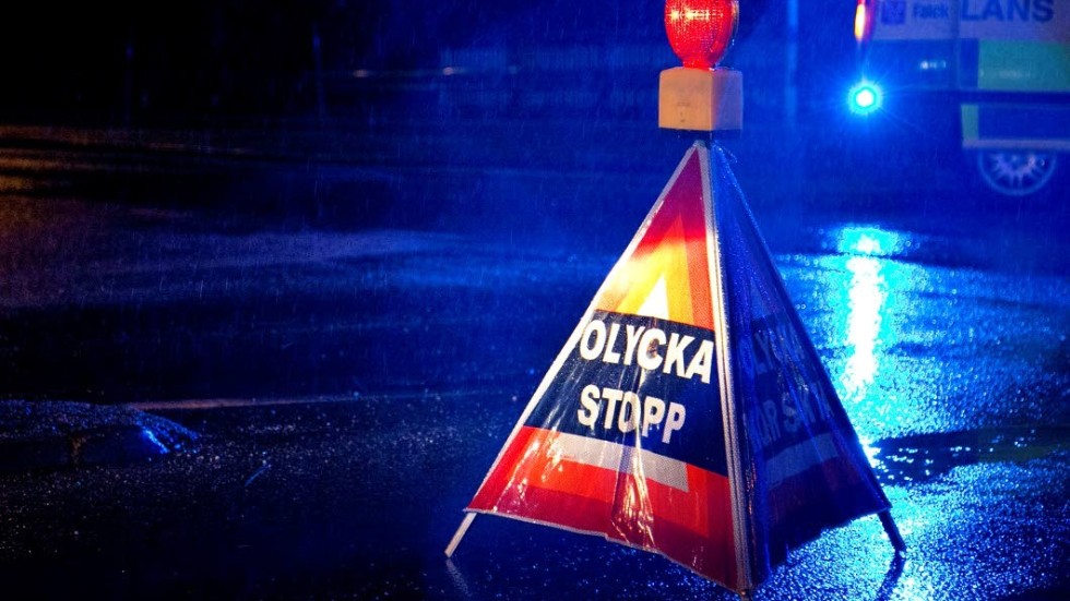 En läkare, som inte var i tjänst samt en civil insatsperson från Sköldinge var först på plats vid gårdagskvällens allvarliga trafikolycka mellan en personbil och en motorcyklist. 