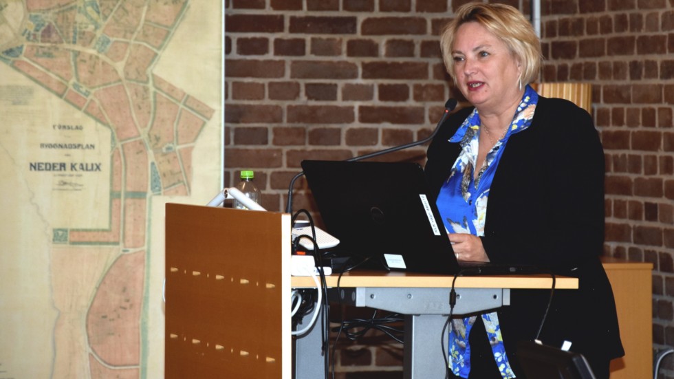 "Vi har prioriterat om, allt måste nu handla om att ordna inför sommaren, det kräver all vår kraft nu. Vi vänder på alla stenar, vi ser över scheman, avtal, sommaravtal - allt. Vi är i möten varje dag om detta" säger Anna-Lena Andersson apropå personalkrisen.