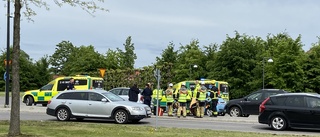 Flera fordon i trafikolycka i centrala Eskilstuna – en person förd till sjukhus