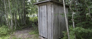 Visbybo får böta för utedass på Bungestrand