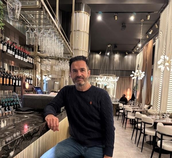 Martin Sharro driver restauranger i Calientekedjan i Stockholm. Nu tar han över i Enköping där han var med och startade.