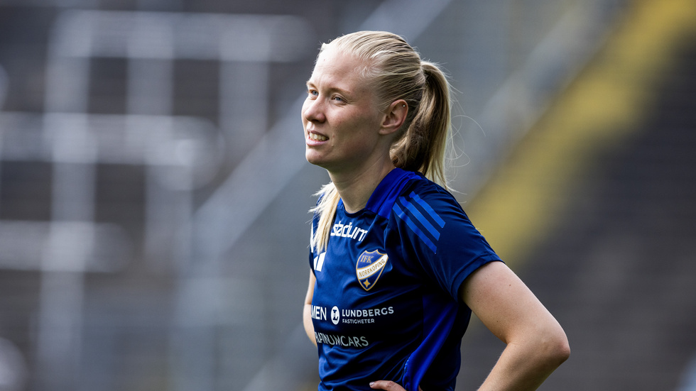 Elin Rombing har aldrig gjort lika många poäng som i år: "En faktor är att jag kommer högre upp i spelet och att vi har forwards som är starka i boxen. Och att jag har tagit fasta situationer."