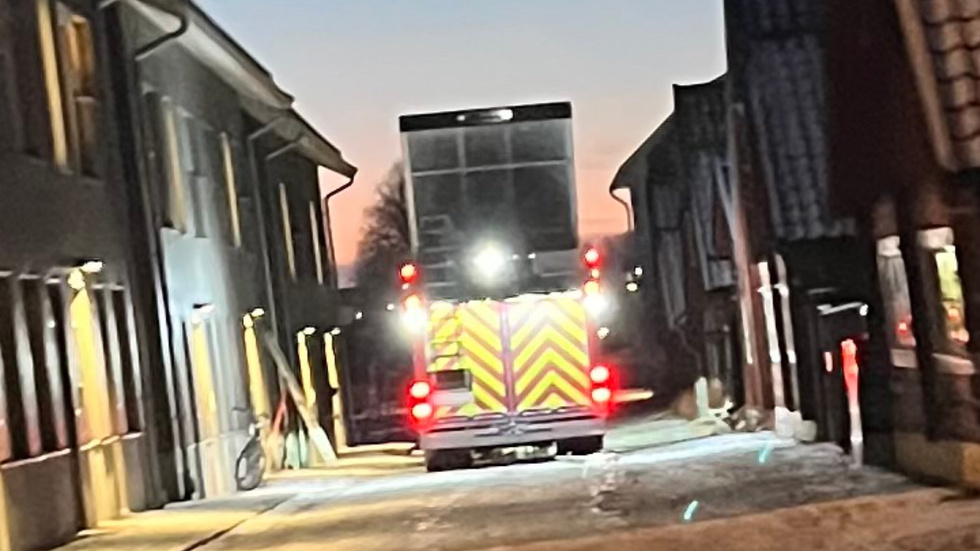 Räddningstjänsten har ryckt ut till ett lägenhetshus i centrala Eskilstuna.