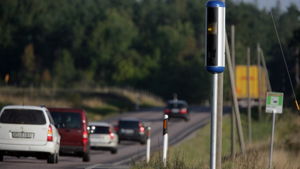 Snart monteras de sista fartkamerorna på väg 52 genom Vingåkers kommun. Hittills har fyra stycken mellan Baggetorp och Vingåker satts up.