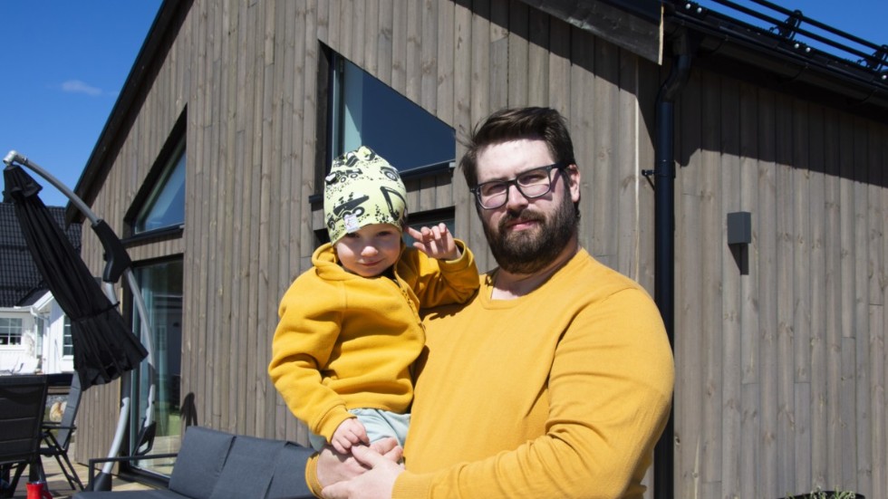Knut, 2, har fått sin pappa tillbaka. 11 dagar efter att Niclas Kemppainen, 32, blivit sjuk med covid-19 var han så dålig att han behövde sövas och intuberas i respirator. "När jag andades ut så lätt det som smattergodis", säger han.