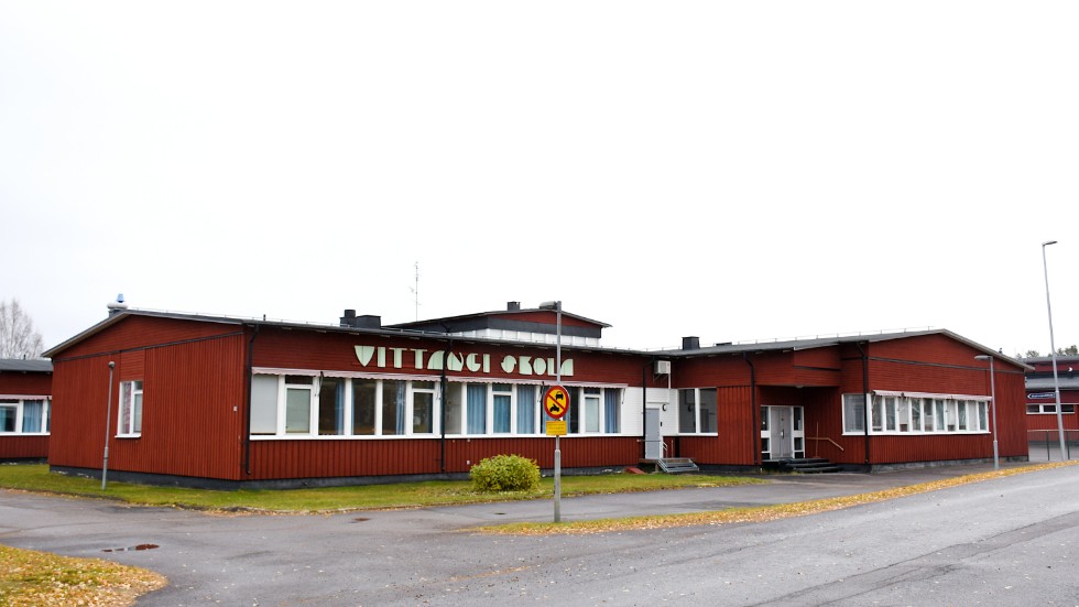Skyddsombudsstopp införs vid Vittangi skola för årskurserna 4-9, då det fattas en lärare till mellanstadieklassen 4-5.