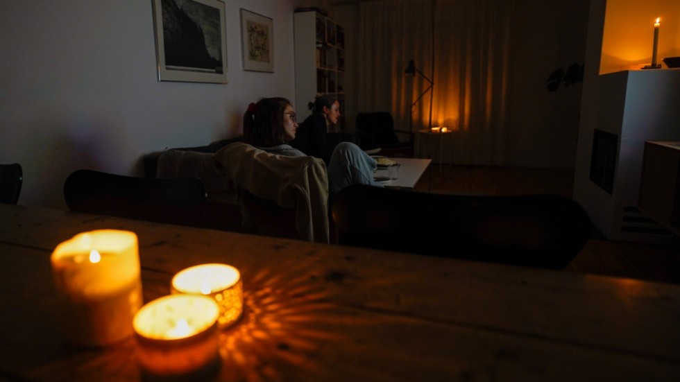 Människor gör som de vill. Men att släcka ned under Earth hour är inte mycket till klimatpolitik.