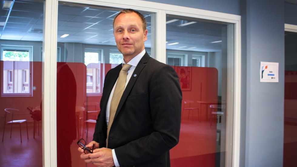 Regiondirektören Krister Björkegren är bekymrad över pandemins effekter på sjukvården.