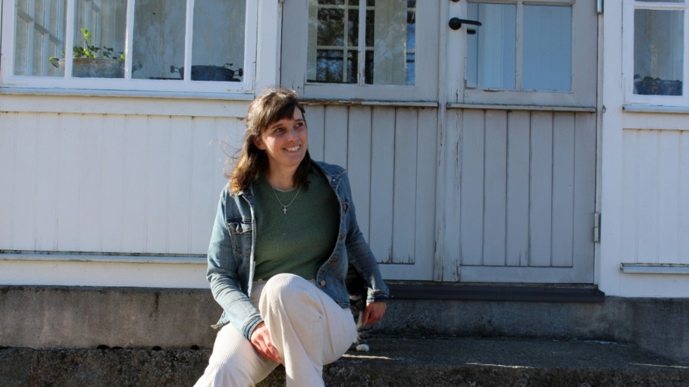 Författaren Rebecka Fredriksson gästar när KAiM, Litteraturnod Vimmerby och Filmbyn Småland arrangerar frukostmöte på lördag.