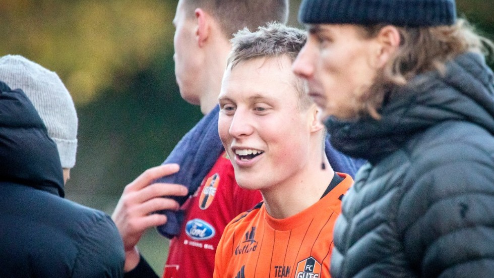 Samuel Johansson firar vinsten.
