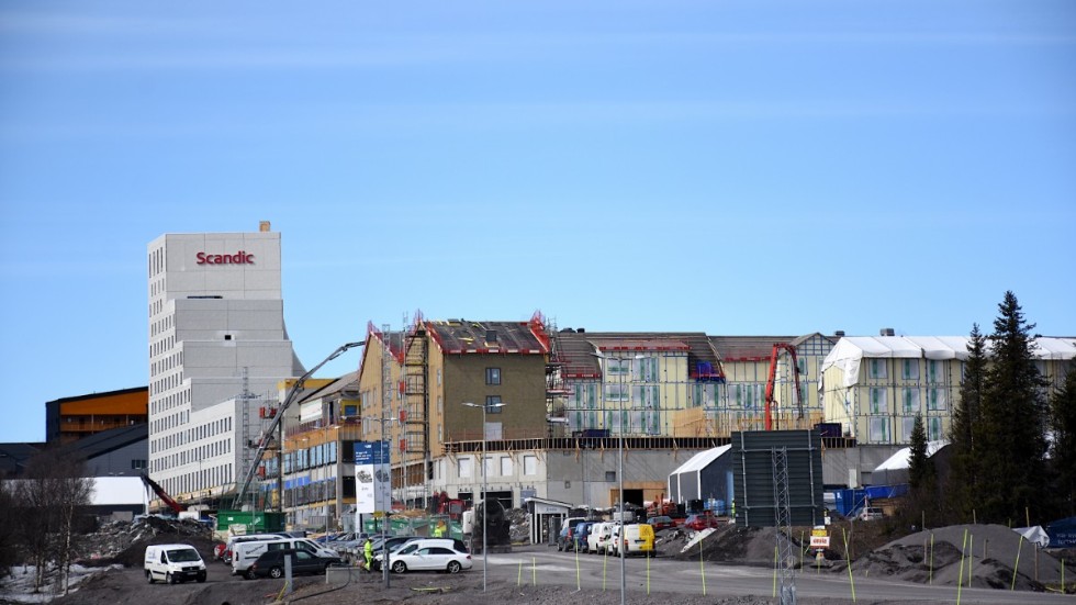 Bygget av nya Kiruna centrum kan bli fördyrat och försenat om det blir stopp för kalkbrytningen på Gotland om tre månader. 