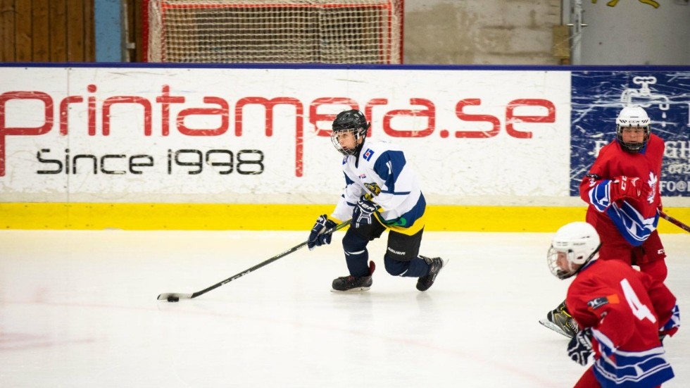 Linus Levin, 15, är på plats i Linköping där han kommer tillbringa åtminstone fyra år. Han ska gå idrottsskola och utveckla sin hockey i Linköping HC.