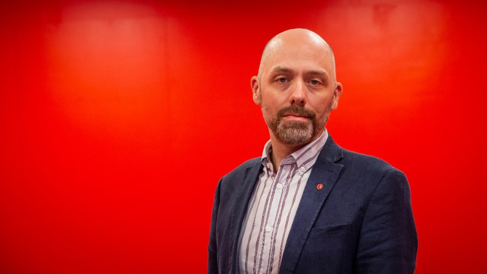 Förstår Moderaterna inte längre det självklara vi nyss var överens om? Det behövs såklart mer personal för att ta hand om medborgare med demenssjukdomar än andra äldre, slriver  Nicklas Lundström (V),  gruppledare.