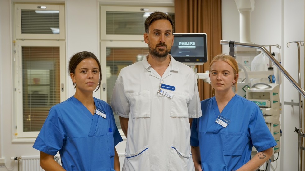 Stina Blom, Jonas Levin och Madelene Arbman är alla tre sjuksköterskor på Vrinnevisjukhuset. De undrar varför sjuksköterskor ska stanna kvar inom 24/7-vården när de anser att deras kompetensutveckling inte värdesätts.