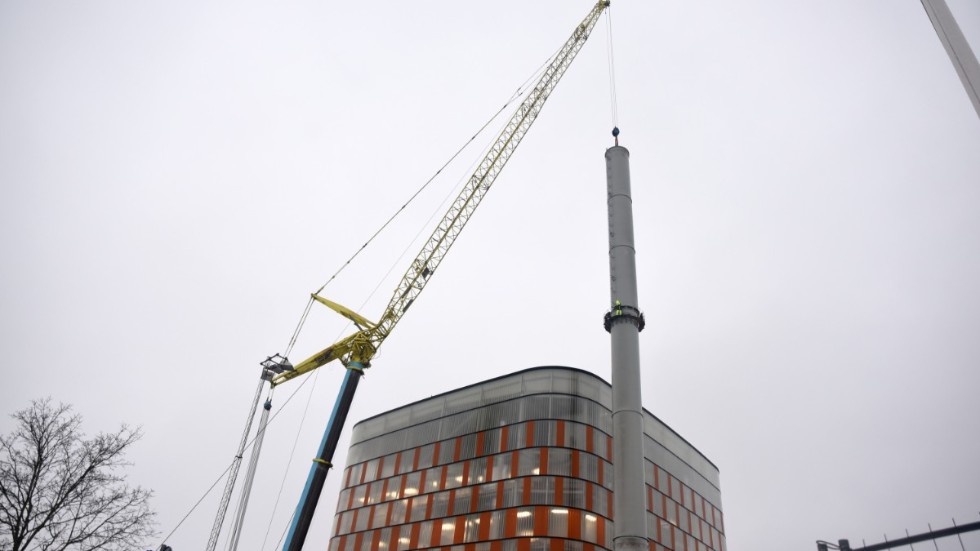 Skorstenen mäter nu cirka 60 meter och kommer att bli ännu högre