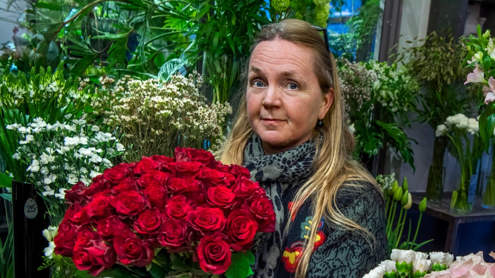Maria Ruckle (på bild) och Camilla Mosten driver blomsterhandeln Bladverket på centrala Södermalm.
