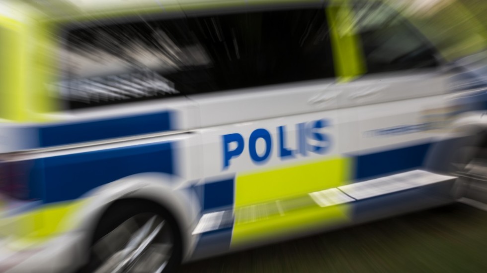 Mannen ska ha raglat, pratat osammanhängande och varit kraftigt alkoholpåverkad när polispatrullen kontrollerade honom. Det gick inte heller att hålla något förhör med den berusade mannen, det fick vänta några dagar. 