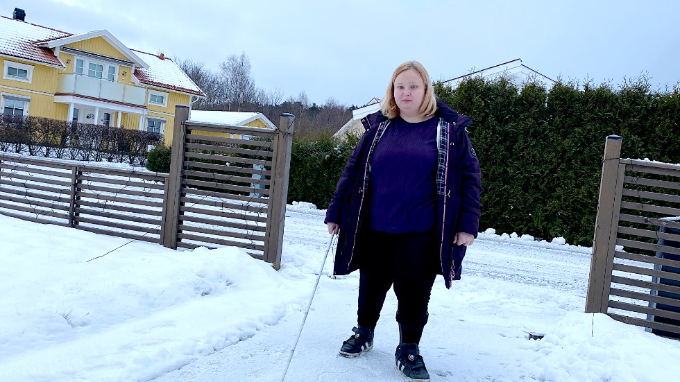 Ida-Maria Engberg vill flytta till Uppsala för att fullfölja sina studier. Men där får hon trots sin grava synnedsättning ingen ledsagning och riskerar nu att tvingas hoppa av sin utbildning till språklärare.