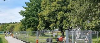 Crossfitställningen i parken dröjer