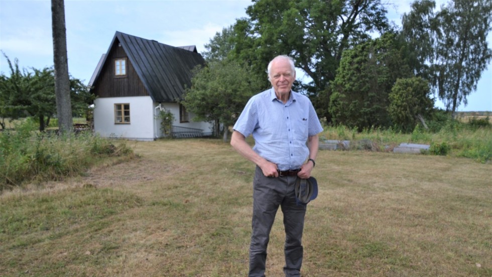 Thomas Hammarberg, deltidsboende i Vamlingbo, tog emot Nobels fredpris för Amnesty internationals räkning. Nu sitter han i riksdagen för socialdemokraterna - men får på grund av sin ålder inte komma tid.