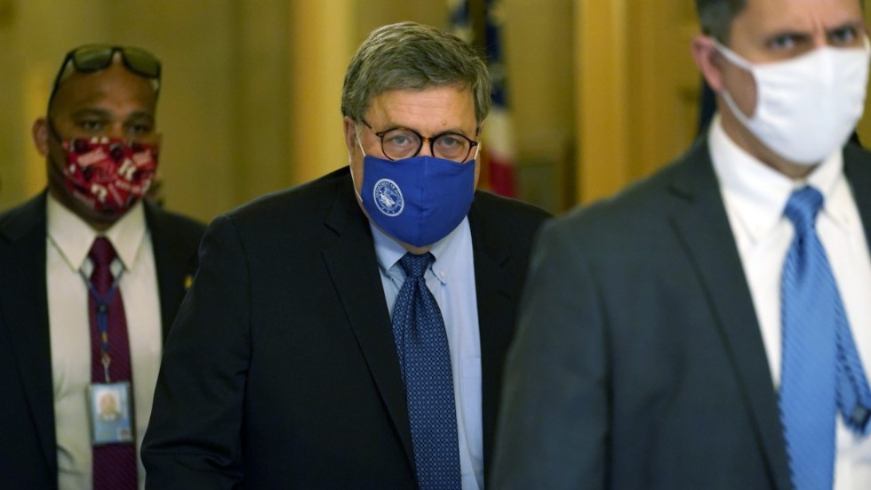 USA:s justitieminister William Barr efter ett möte med senatsledaren Mitch McConnell på måndagen.
