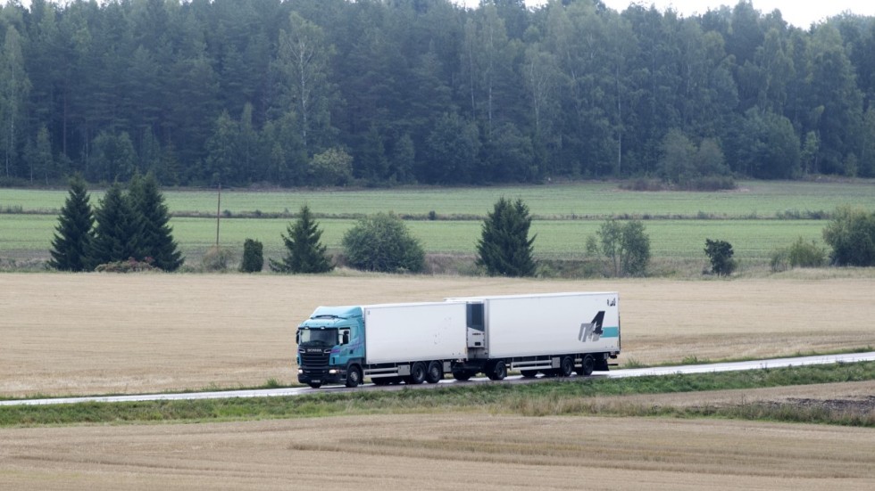 Elektrifieringslöften är frivilliga överenskommelser mellan näringslivet och offentliga aktörer i syfte att fler lastbilar ska drivas på el eller vätgas, skriver Anna Wåhlström och Marielle Lahti, ordföranden MP Sörmland
