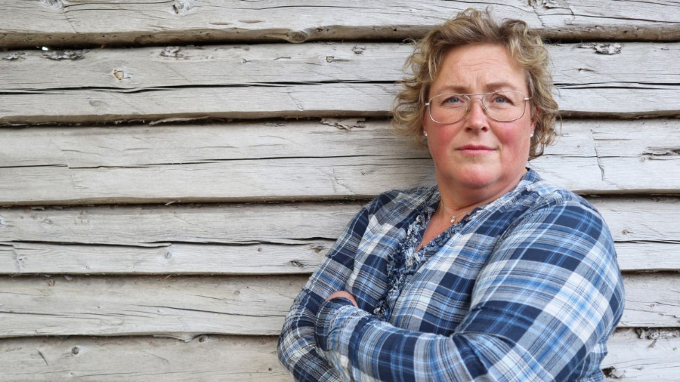 Jenny Karlsson, ordförande i Lantbrukarnas riksförbund i Norrbotten, slår larm över kostnadskrisen för Sveriges jordbruk. Kriget i Ukraina har medfört kraftiga prisstegringar på diesel, kraftfoder och konstgödsel.