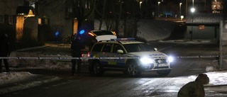 Polisen knackar dörr efter ledtrådar