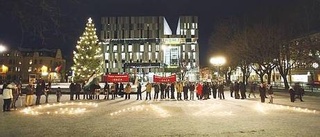 Manifestation i Uppsala för de dödade