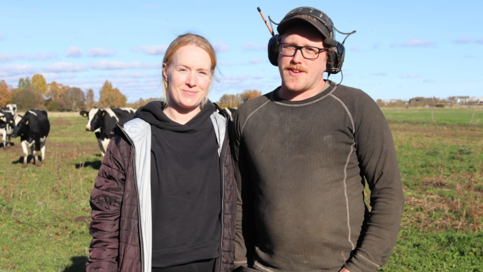 Simon är utbildad på Lövsta naturbruksgymnasium och Pernilla gick barn- och fritidsutbildningen. Det händer att hon då och då hoppar in på förskolan Bysen i Lau.