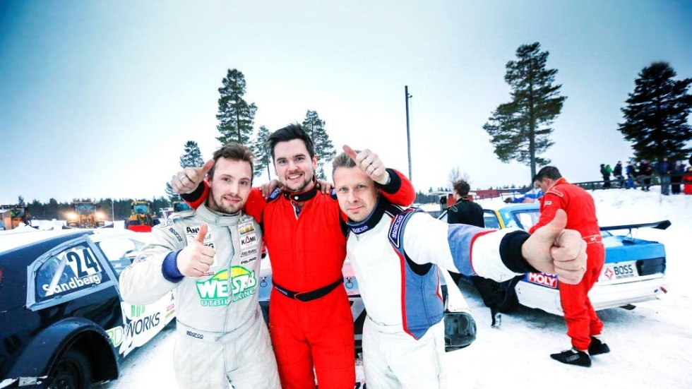 Prispallen. Mattias Ohlsson, Bollnäs, vann supernationell före tvåan Dennis Bergström (t.h), Piteå, och trean Mikael Sandberg (t.v).
