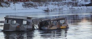 Därför körde en bandvagn på älven