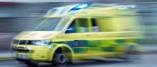 Ambulanser åkte i diket