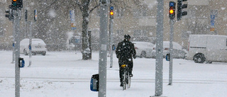 Snöfall på ingång – varning för besvärligt väglag