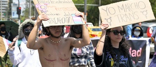 Transkvinnor i hbtq-demonstration i Ecuador