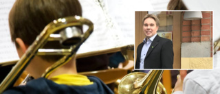 Så påverkar regeringens budget kulturskolan: ✓Drar in på instrument ✓Halverat bidrag ✓Redan långa köer